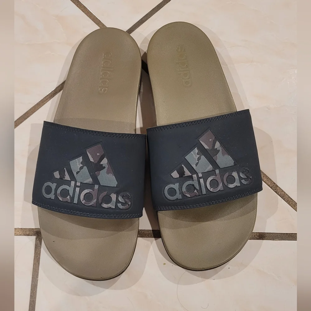 Adidas slides - Picture 2 of 8